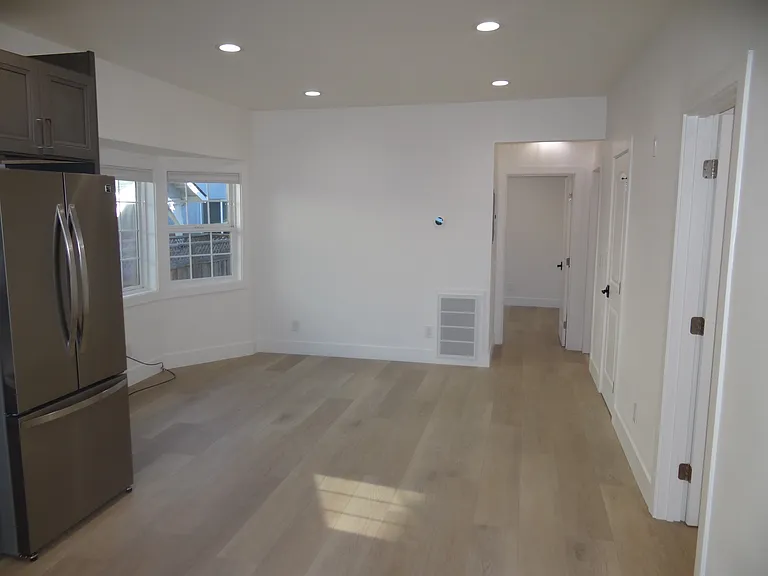 450 Rose Ave — Photo 10