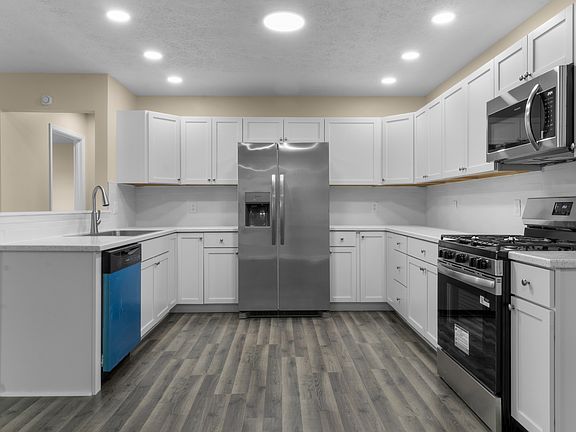 4th image of 1281 Fox Trail Dr E