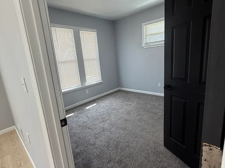 8631 Beaubien St #8 — Photo 10