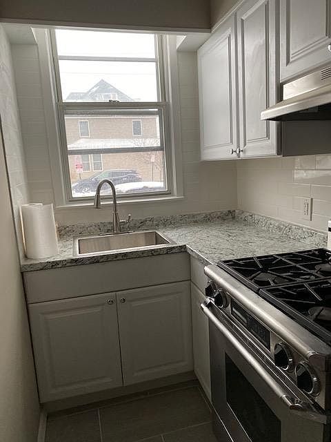 1st image of 292 Bryant Ave