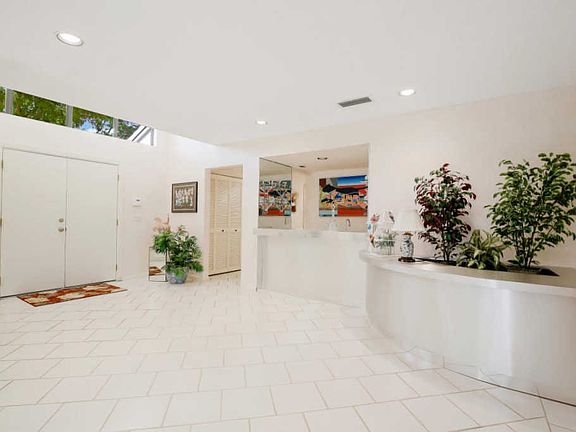 3rd image of 5 Glens Dr E