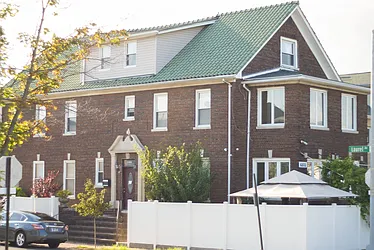 4202 Highland Avenue in Seagate