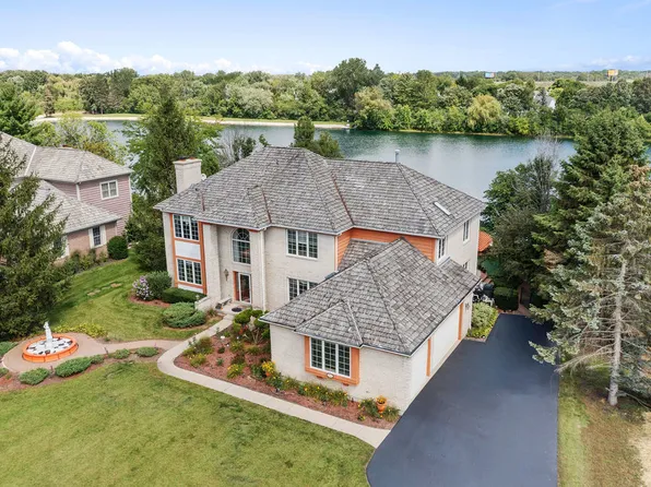 28951 N Forest Lake Ln, Libertyville, IL 60048