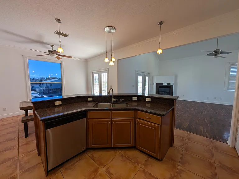 7436 Islander Ln — Photo 9