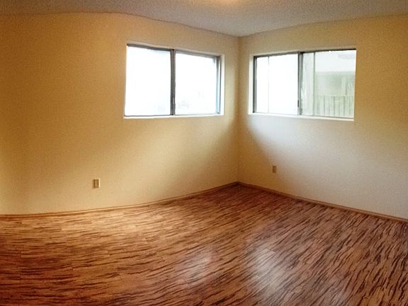 4th image of 806 Evergreen Dr