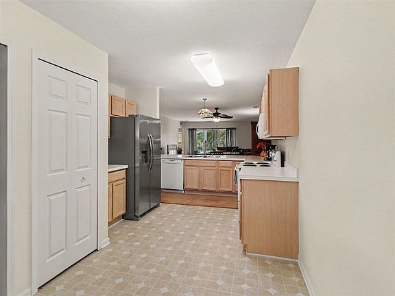 4th image of 1487 Castle Dr