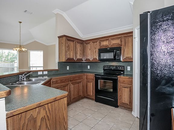 5th image of 4504 Emerald Leaf Dr