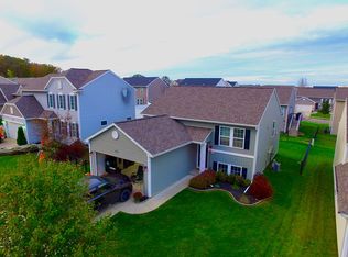 8606 Pinnebog River Dr, Fowlerville, MI 48836