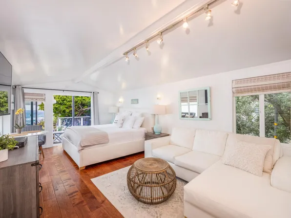 100 Beach St, Moss Beach, CA 94038