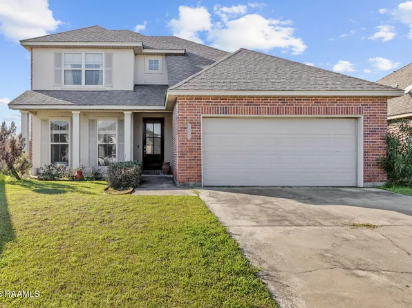 102 Still Waters Rd, Broussard, LA 70518