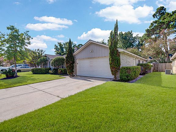 2nd image of 6918 Fox Knoll Ln