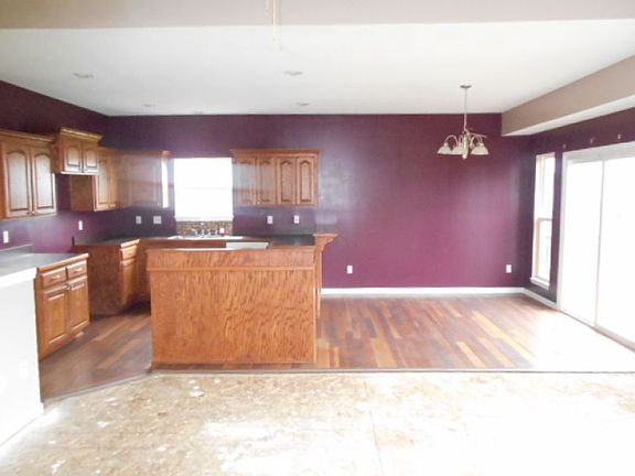 4th image of 208 S Whilshire Dr