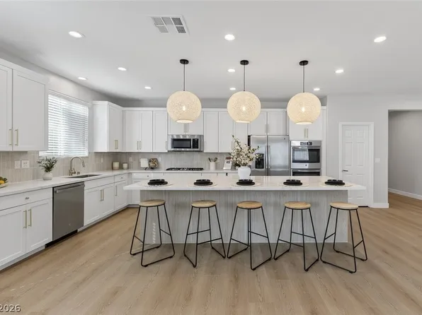 5713 Silver Cascade Ave, Las Vegas, NV 89131