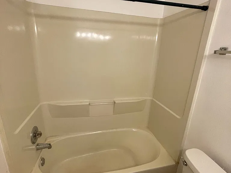 809 W Greenwood Ave #1E — Photo 5
