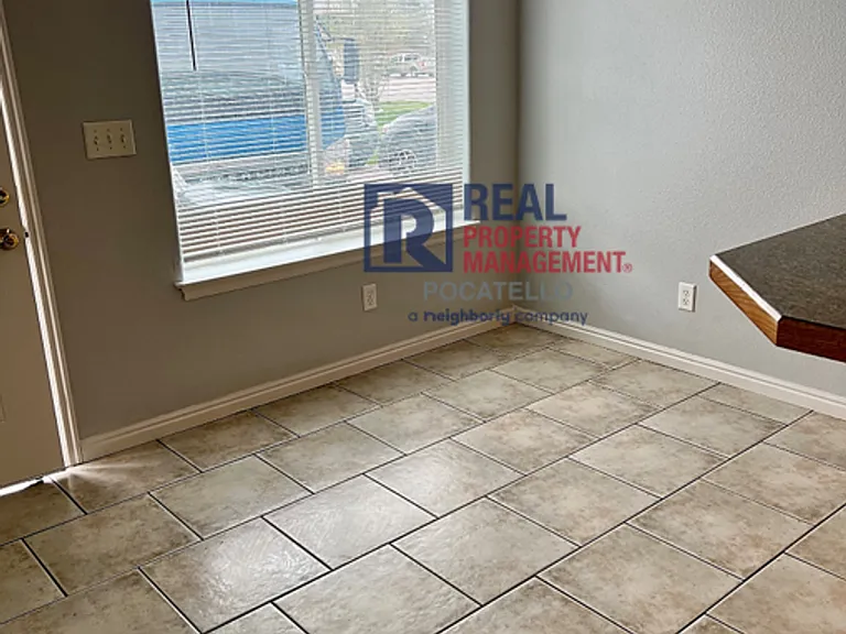 1580 Zener St — Photo 5