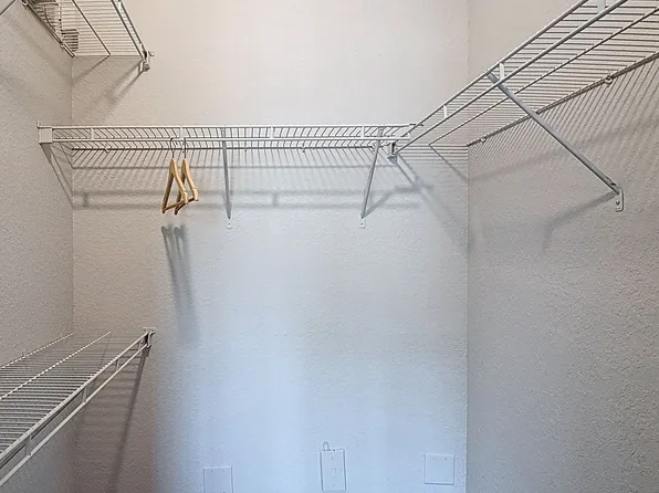 6001 SW 70th St APT 204, South Miami, FL 33143