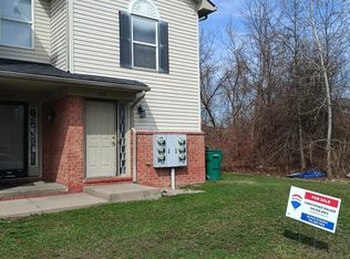 17177 Higdon Dr, Brownstown, MI 48193