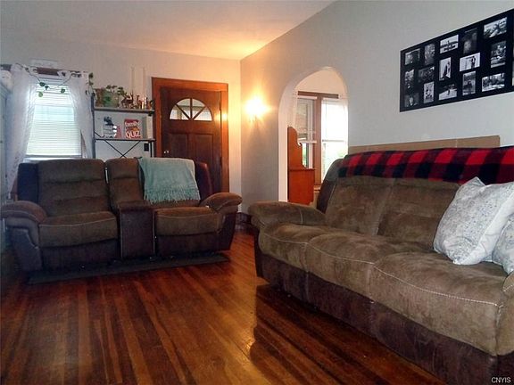 5th image of 20 Cedar St
