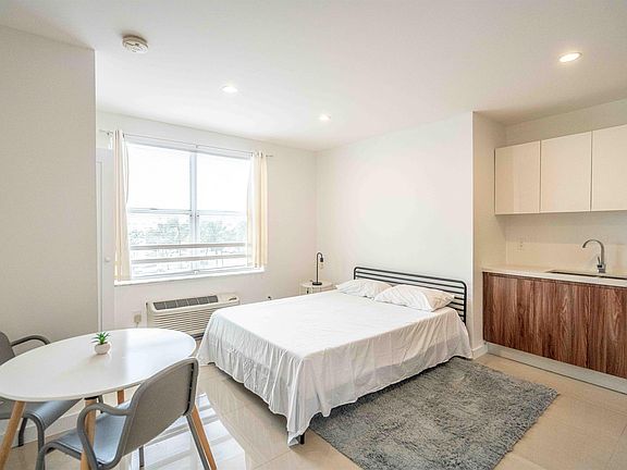 5th image of 924 Marseille Dr APT 36