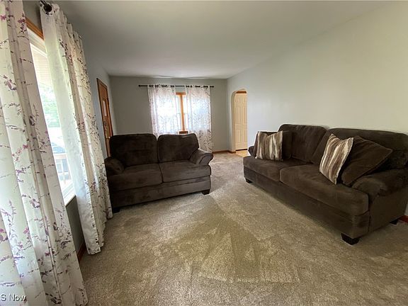 5th image of 139 9th St NE