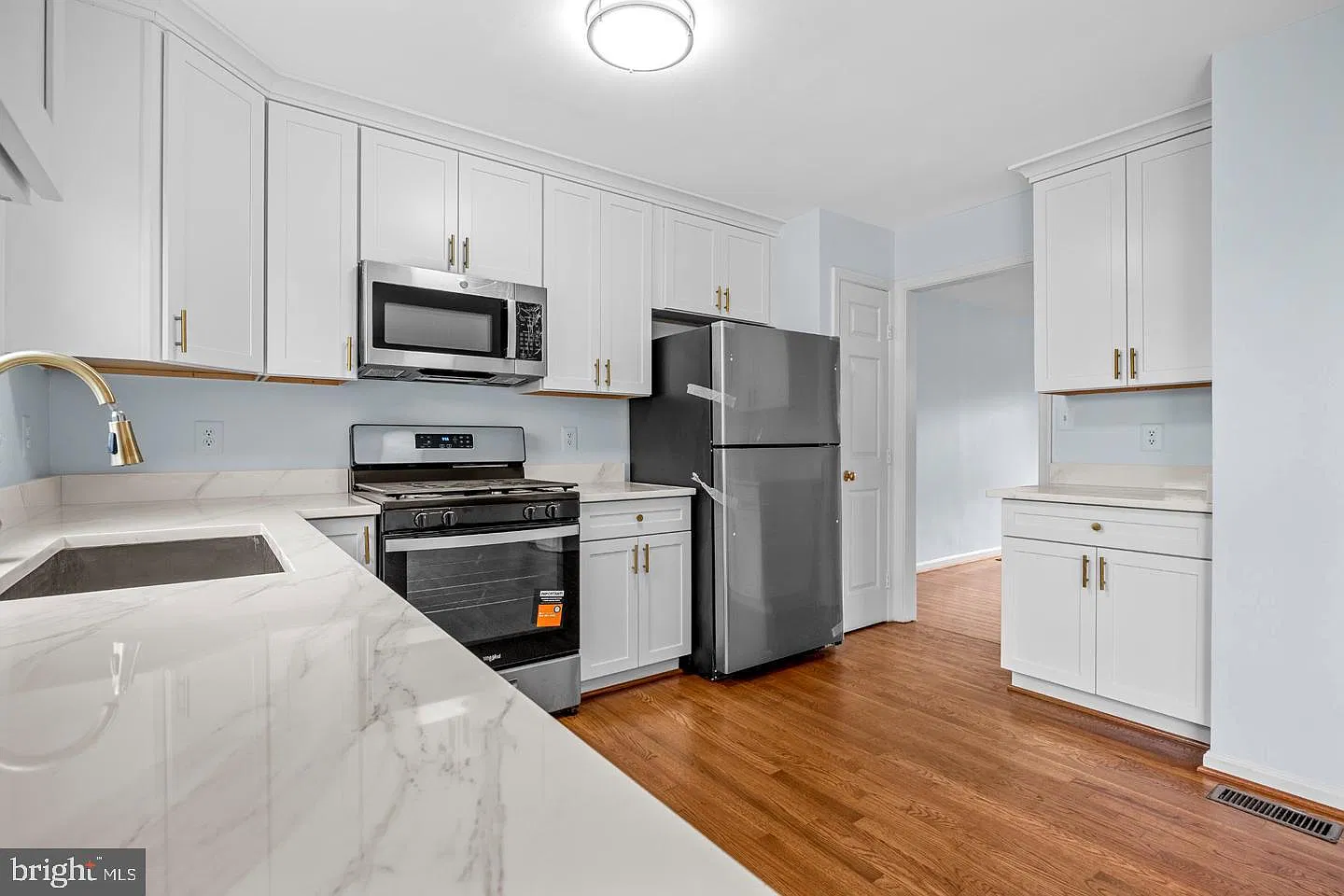 3 bed, 3.5 bath, 1320 sqft, $2,900 — Photo 4