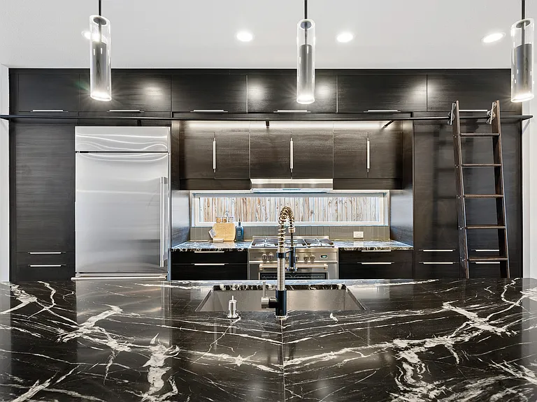 2037 N Hooker St #L — Photo 14