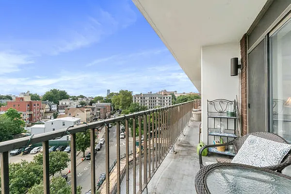 Rented by Daniel Gale Sotheby's International Realty | media 38