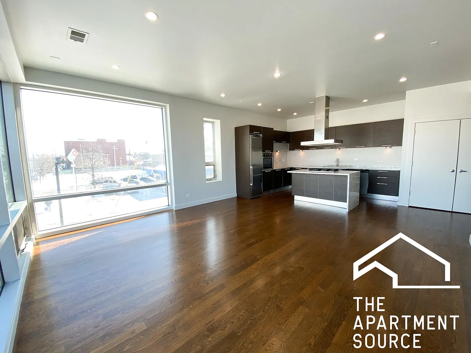 3 bed, 1400 sqft, $3,695 — Photo 2