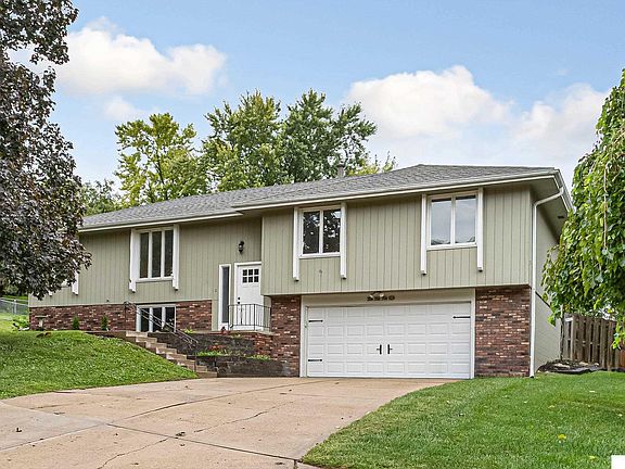 3rd image of 2220 S 164th Cir
