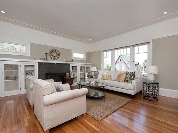 2nd image of 3926 Greenwood Ave