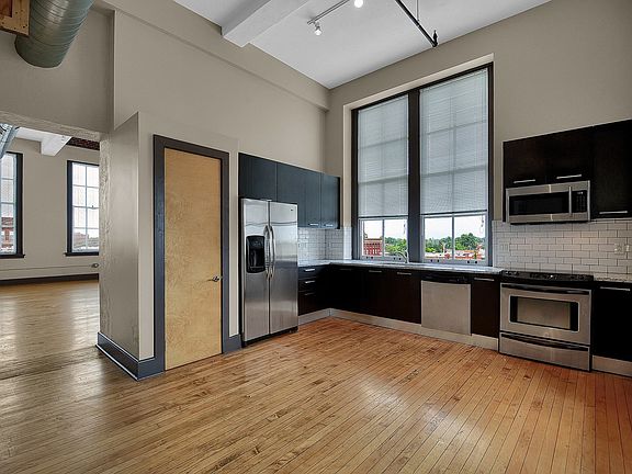 3rd image of 4466 Olive St #400-856