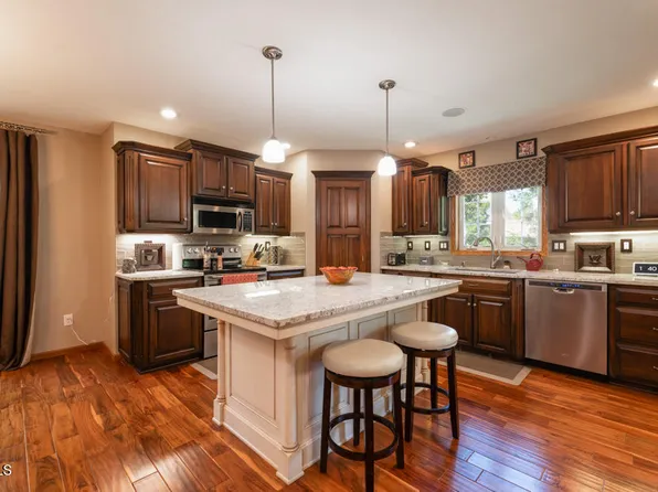 4904 Inlet Bay Dr SE, Mandan, ND 58554