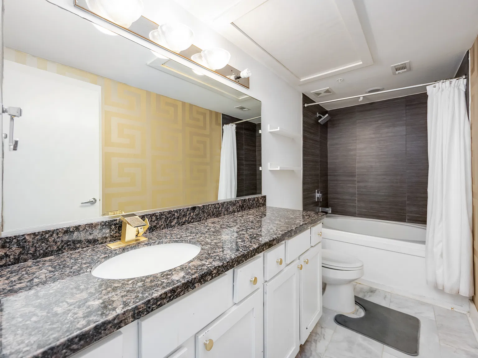 1 bed, 1900 sqft, $1,299 — Photo 3