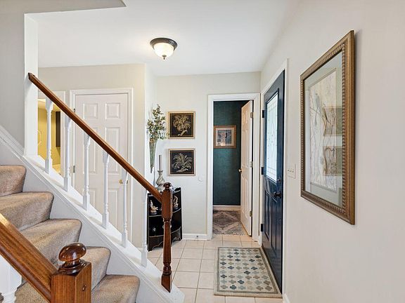 4th image of 852 E Laguna Ct