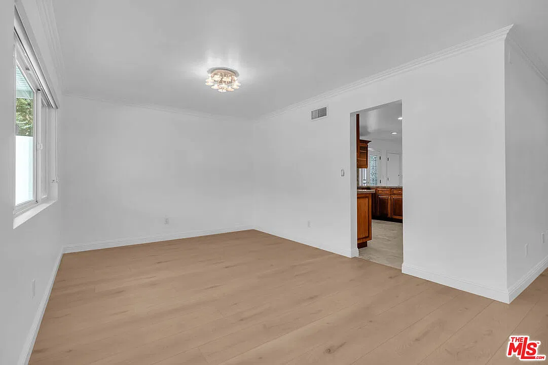 3 bed, 2.5 bath, 2038 sqft, $6,000 — Photo 4