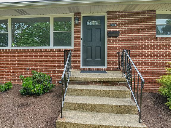 2nd image of 1913 Oakwood Dr
