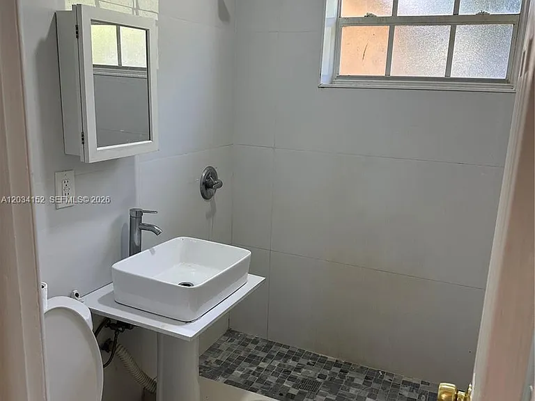4141 SW 32nd Dr — Photo 4