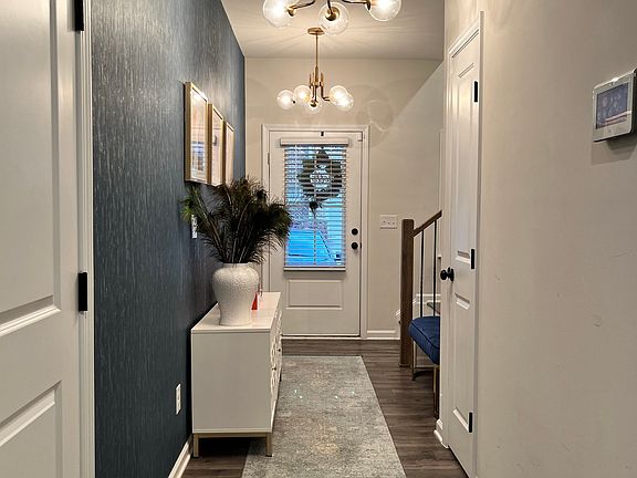 5th image of 1417 Ridgebend Way SE