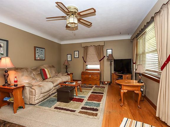 3rd image of 3180 Goda Ave