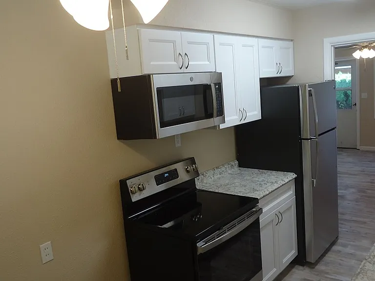 3930 SE Francis St — Photo 1