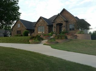 4198 N Honeywood Ct, Appleton, WI 54913