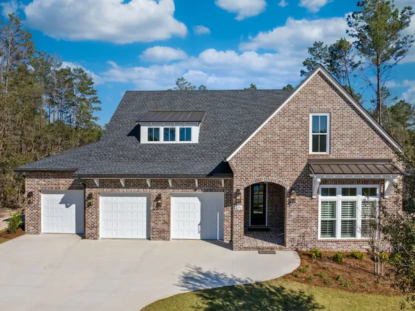 471 Shimmer Cir, Freeport, FL 32439