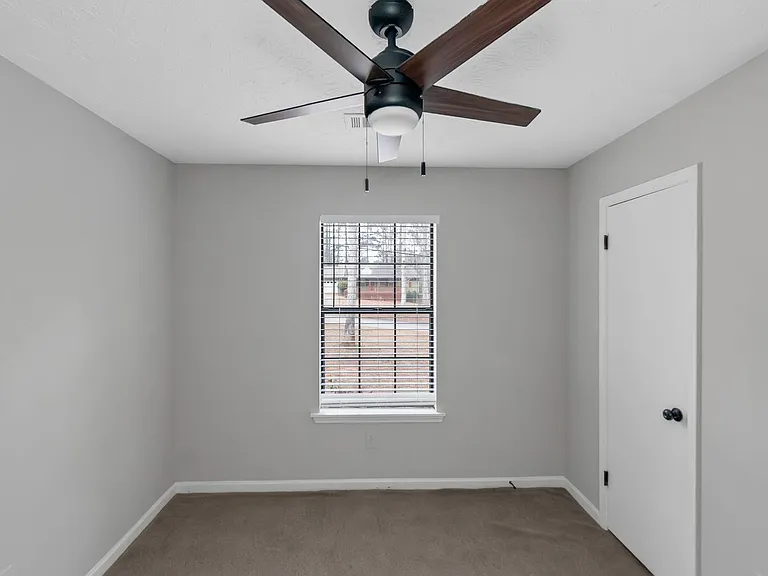 321 Summerwood Ln — Photo 10