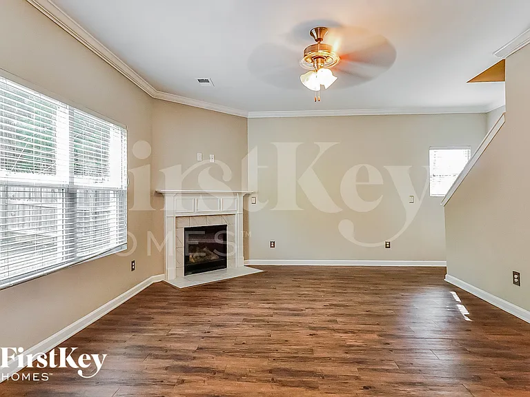 326 Chapel Hill Trl — Photo 3