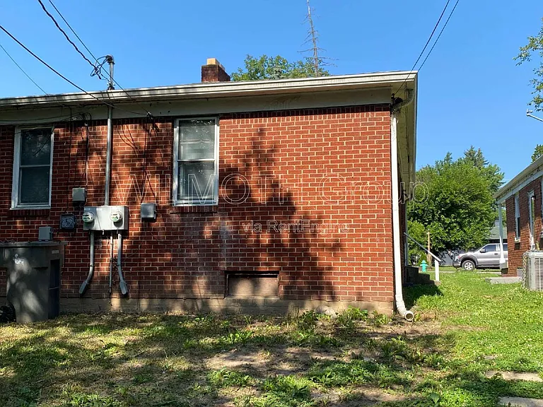 1111 Medford Ave — Photo 9