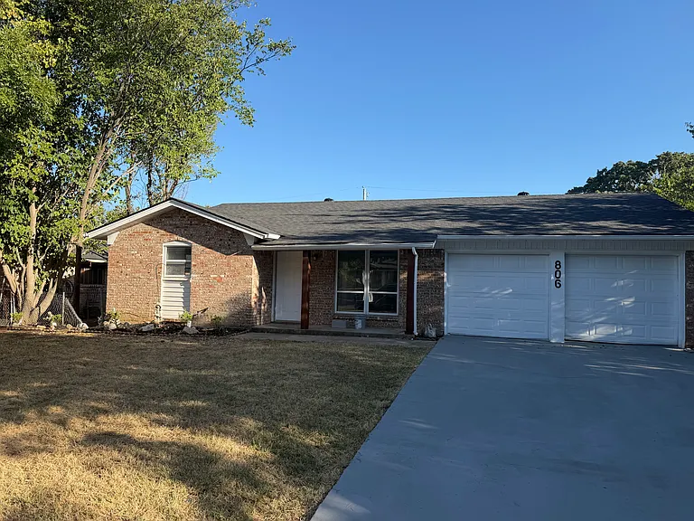 806 S Atkerson Ln — Photo 1