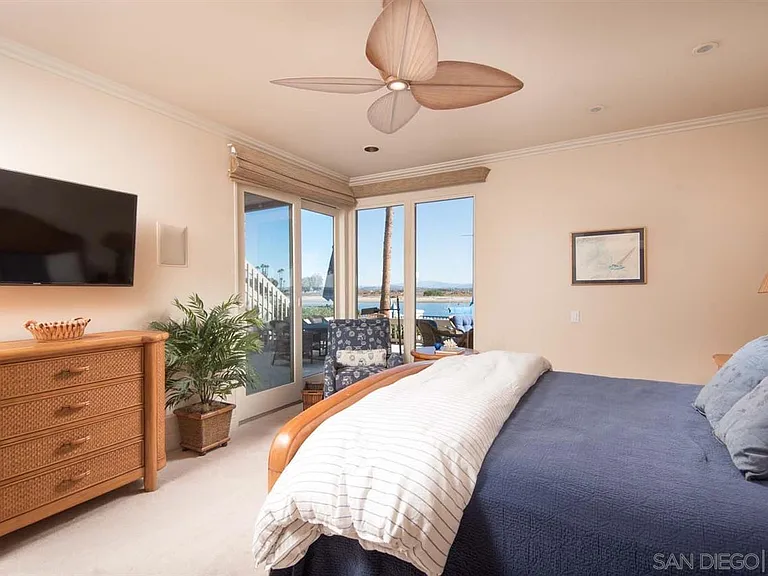 Master bedroom- Views of marine reserve park