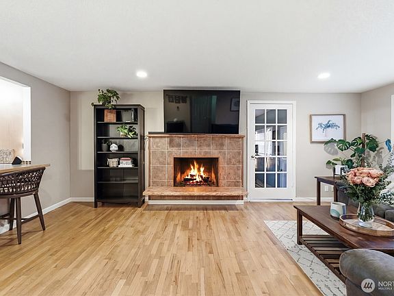 3rd image of 2569 Airline Way