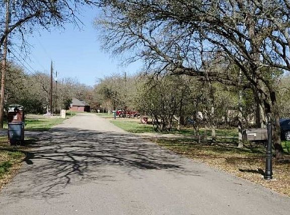 5th image of 12 Willow Run Dr
