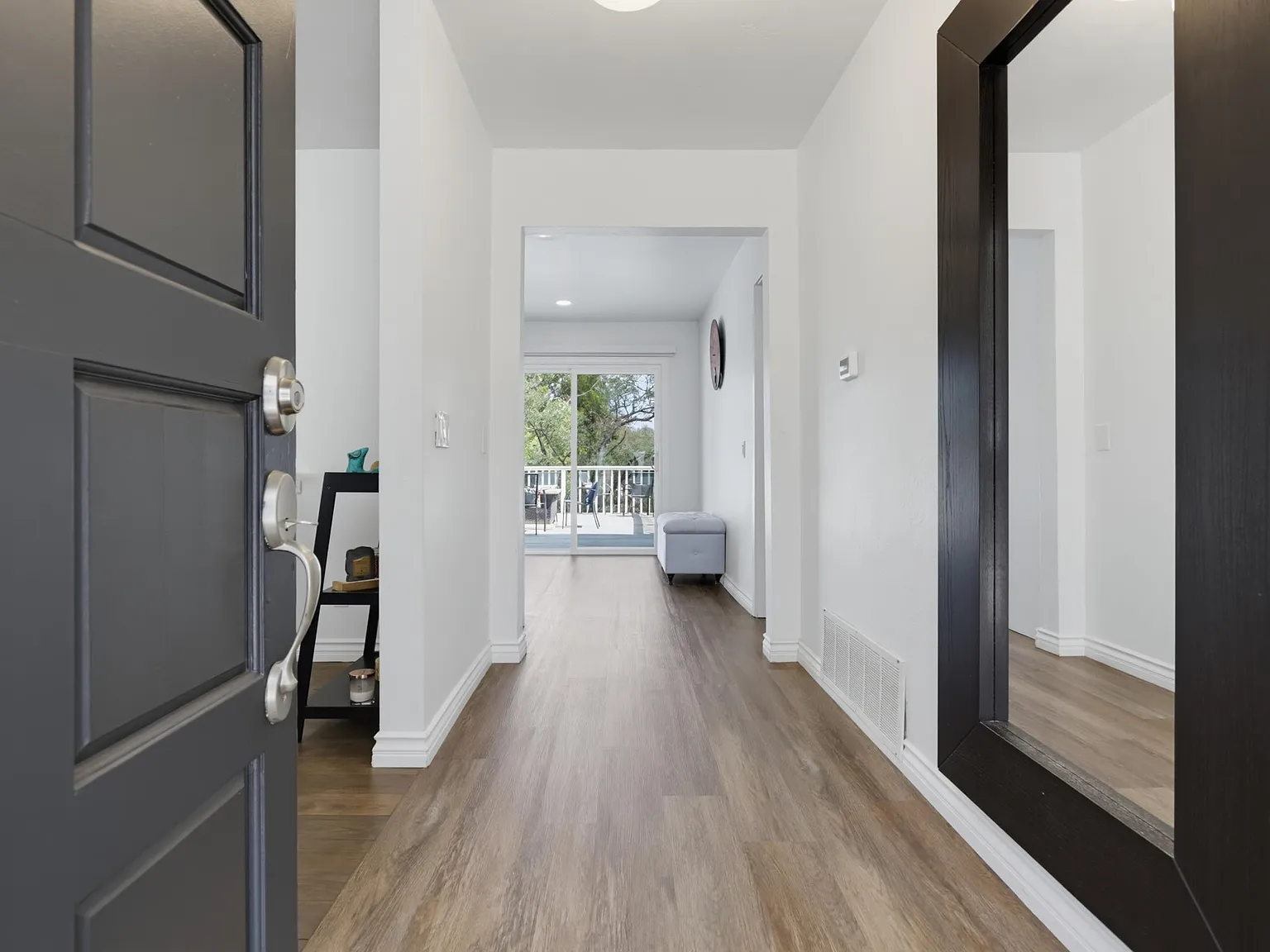 3 bed, 1869 sqft, $4,995 — Photo 2